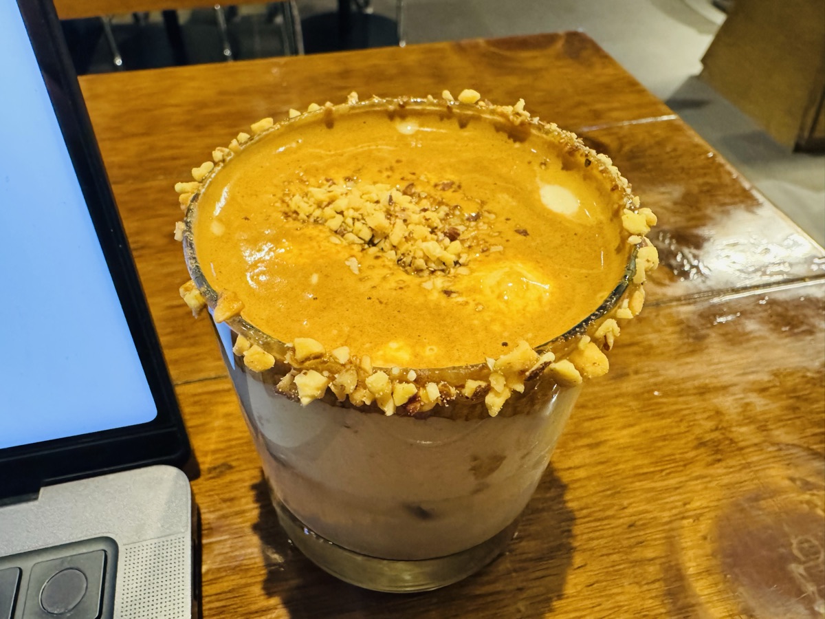 우마 커피로스터즈 고양 지축역 카페 솔직후기 | 너티 우마 라테 강추! ☕