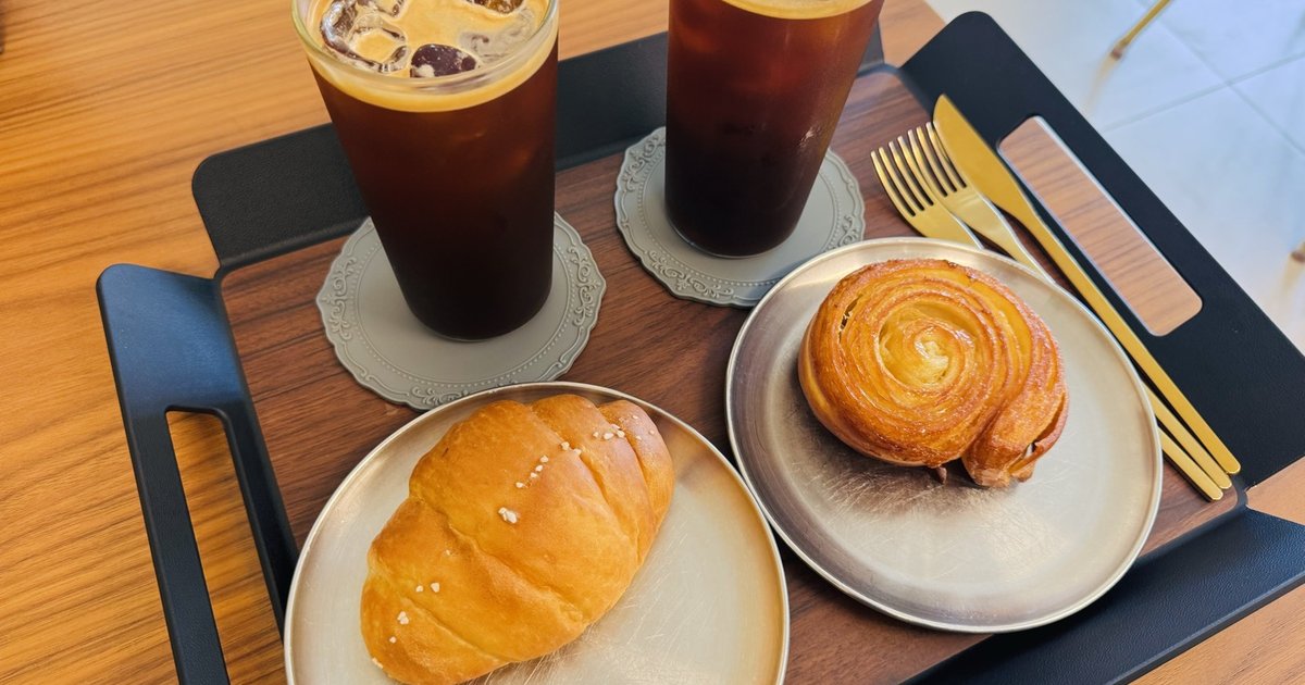 카페인운봉 소금빵 퀸아망과 아이스 아메리카노 두 잔